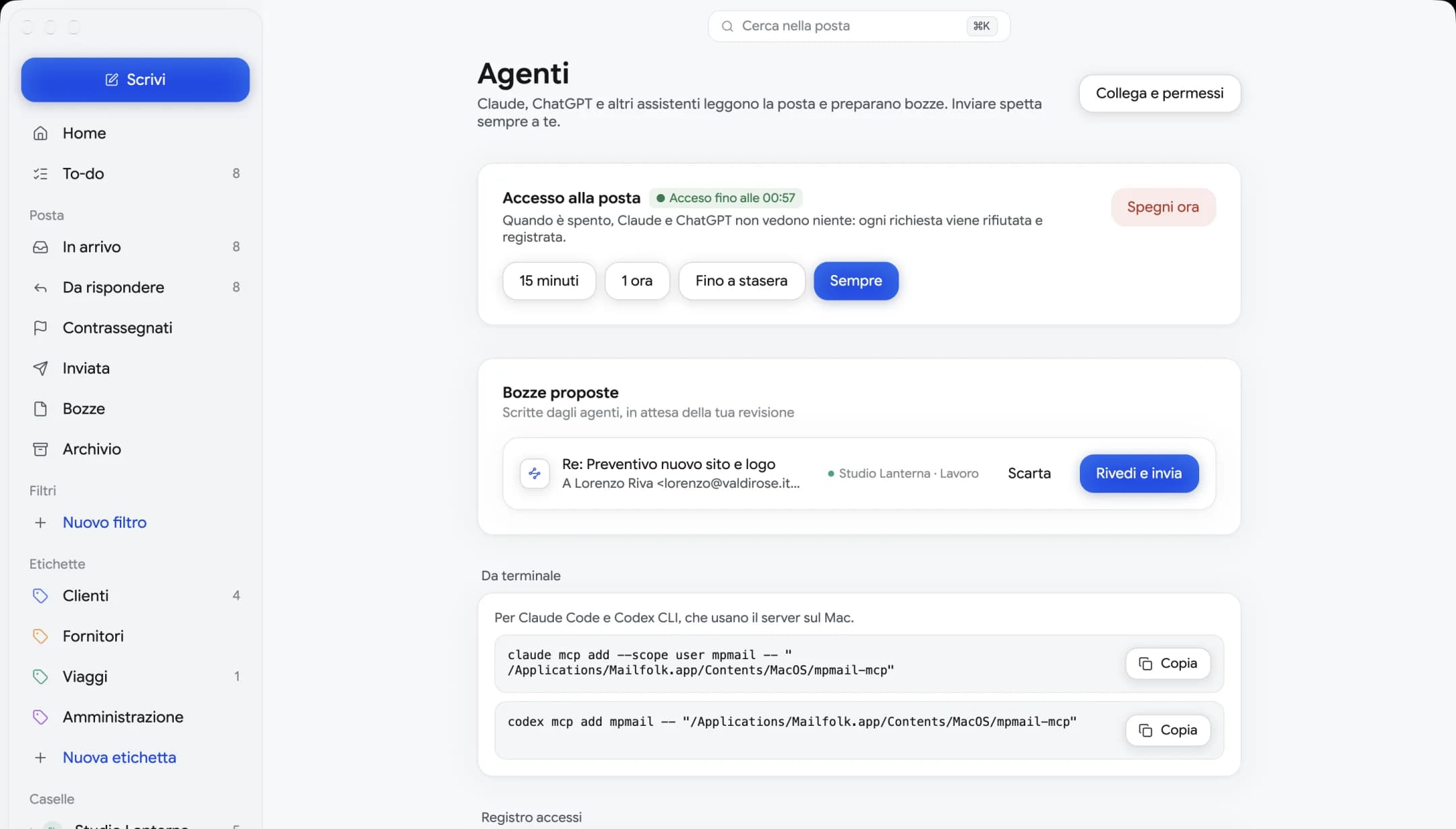 La schermata Agenti di Mailfolk: accesso alla posta acceso, una bozza proposta da rivedere e i comandi per collegare gli assistenti